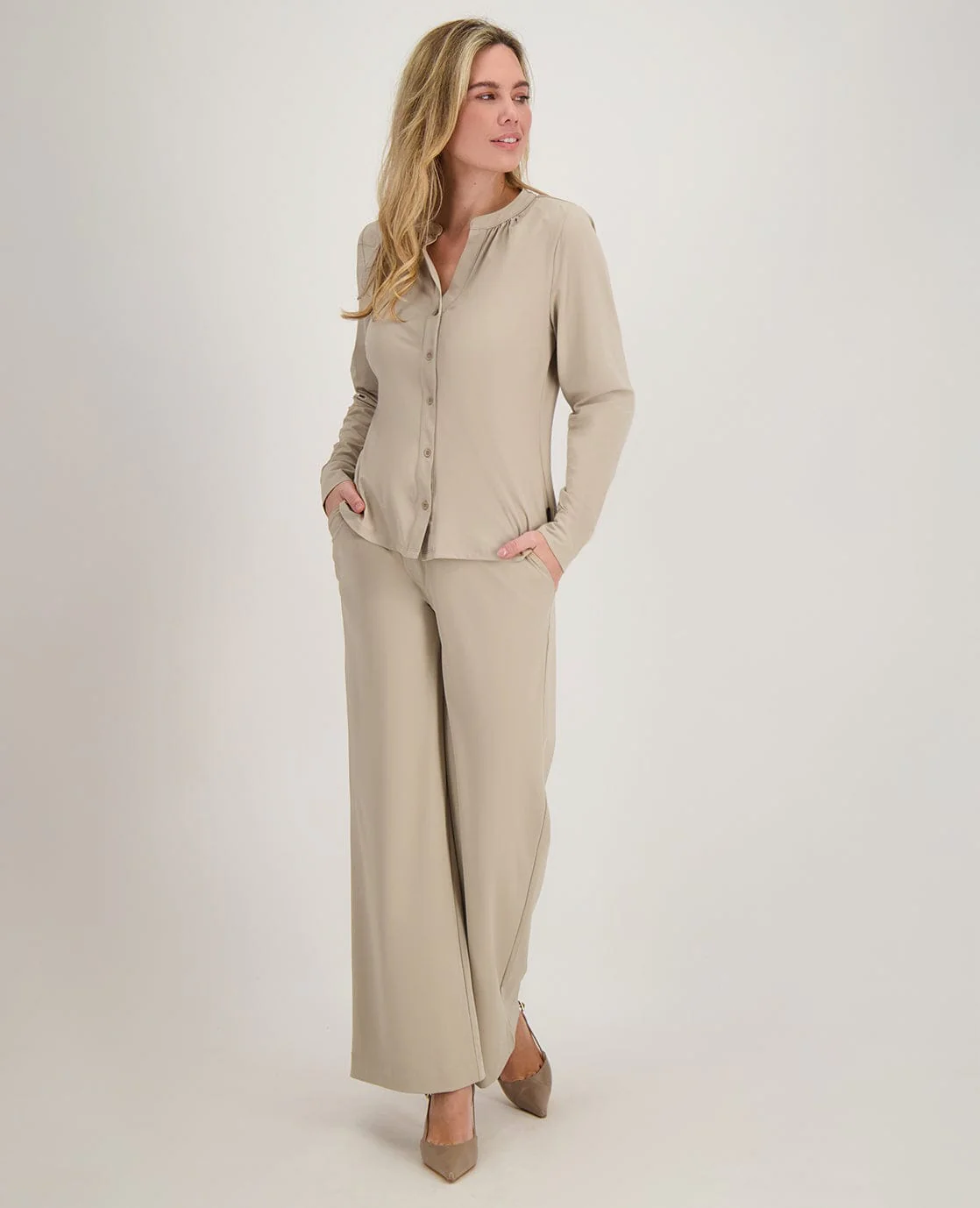 Blouse Evelien Travel + | Sahara - Image 9