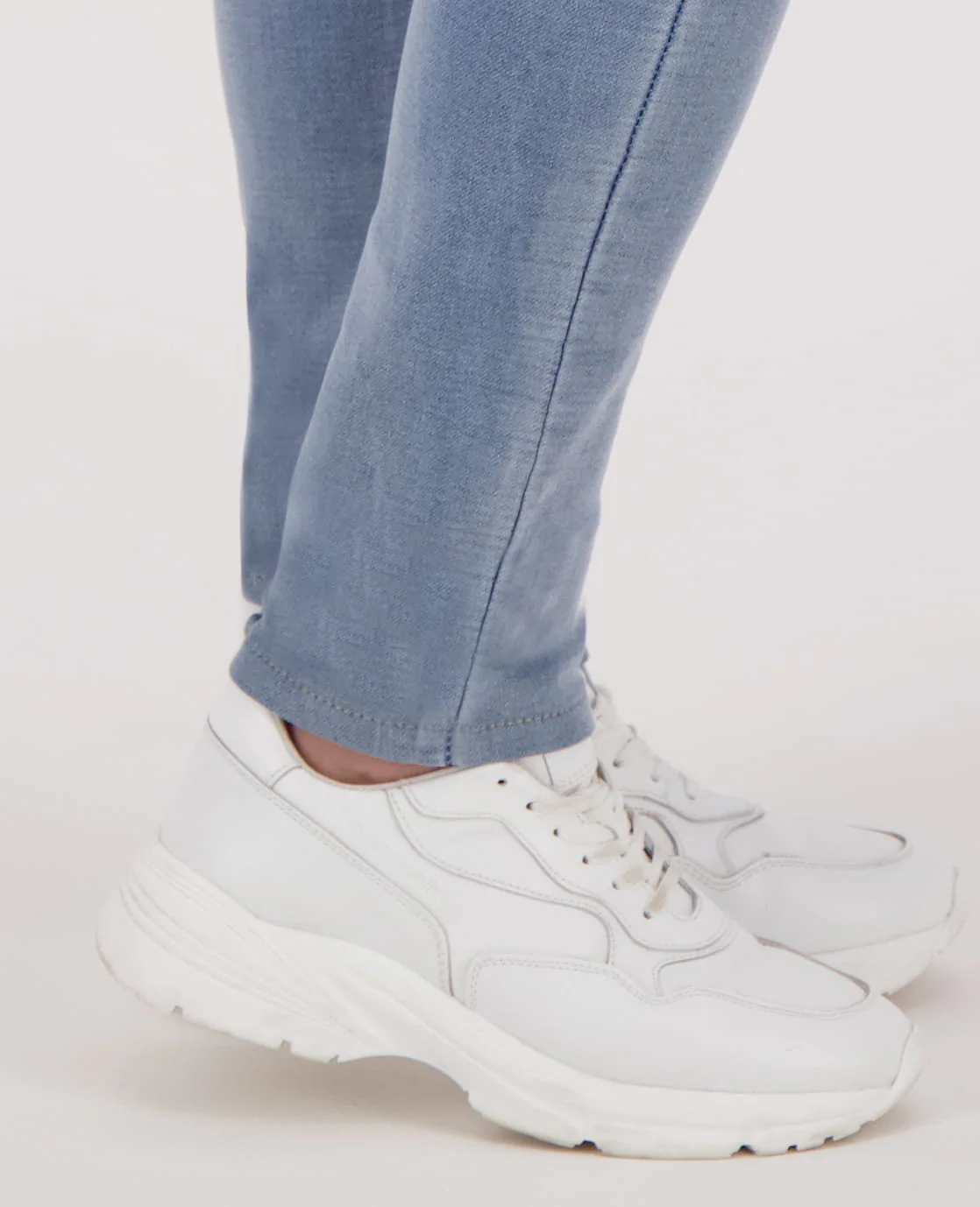 Pant Celine Jogg Denim | Light Blue Denim - Image 5