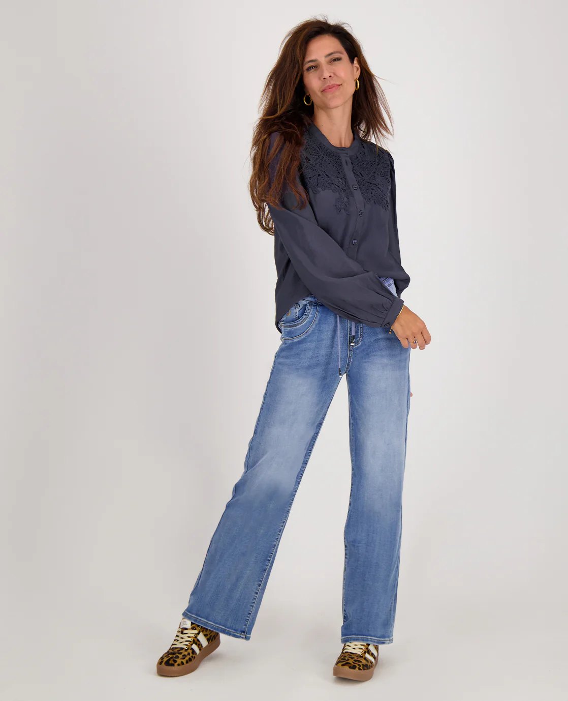 Pant Fleur Jogg Denim | Mid Blue Denim - Image 11